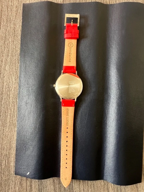 Montre Mondaine Helvetica Light, Montre en Cuir Rouge Original Swiss made  