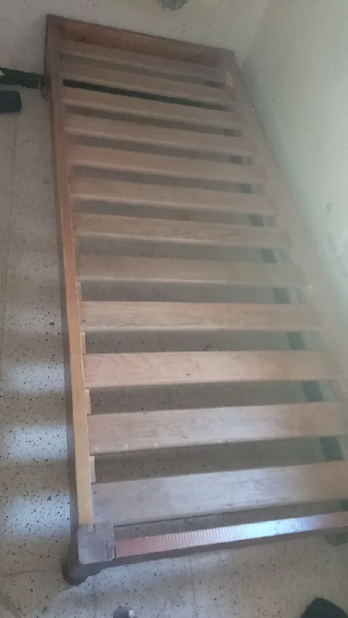 Canapé en bois rouge 