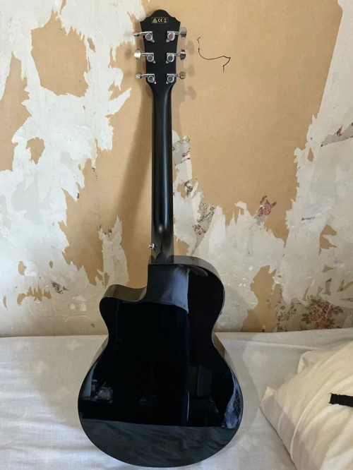 Guitare electro-acoustique 