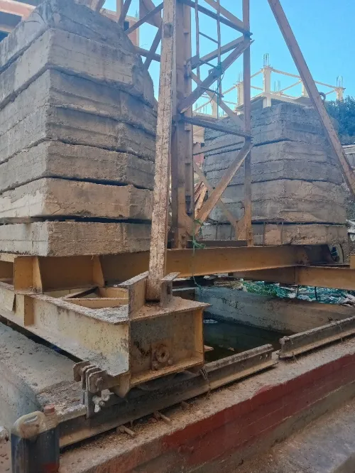 Grue de chantier LIBHER R+12