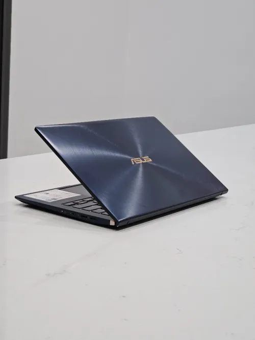 Asus Zenbook i5 10th gen 14"p ScreenPad