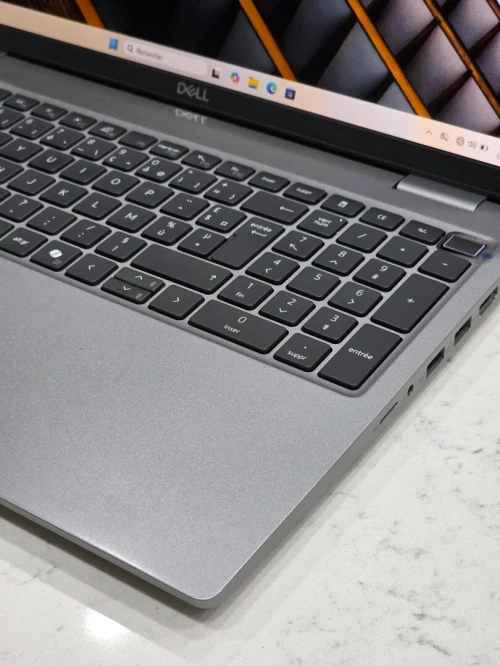 Dell Lattitude Ultra 5 vPRO 15.6"pouces
