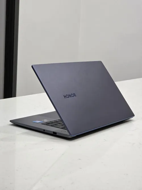 Honor magicbook Ryzen 5 produit neuf jamais Utilisée