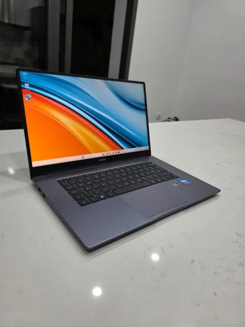 Honor magicbook Ryzen 5 produit neuf jamais Utilisée