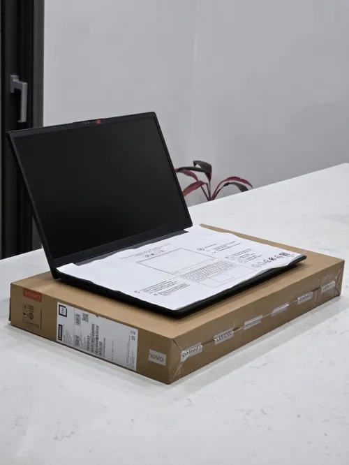 Lenovo V15 i5 13th Gen 15.6"pouces 512/16