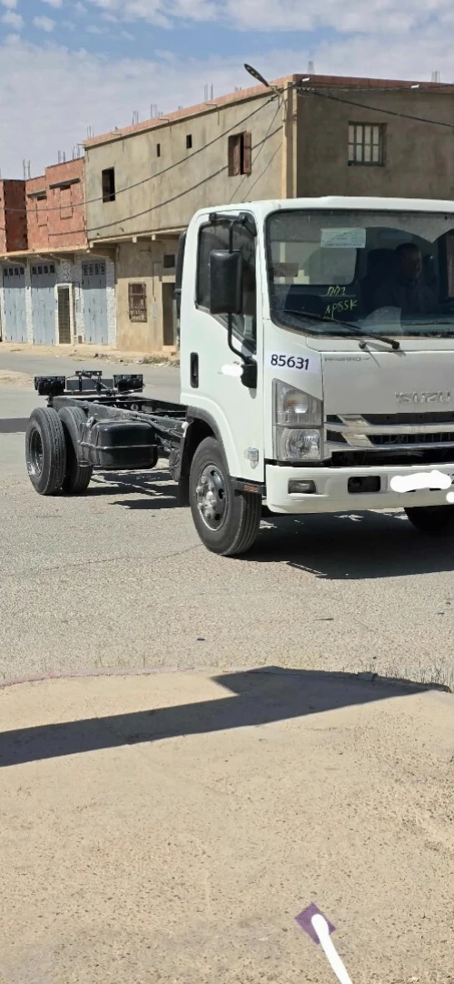 Isuzu Isuzu plateau 2024