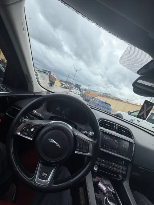 Jaguar F pace 2016 
