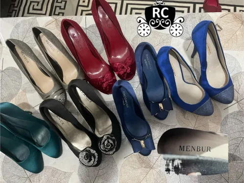 Liquidations - Robes soirées - Escarpins- Pochettes