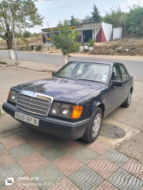Mercedes Classe E 1987 W124. La 200