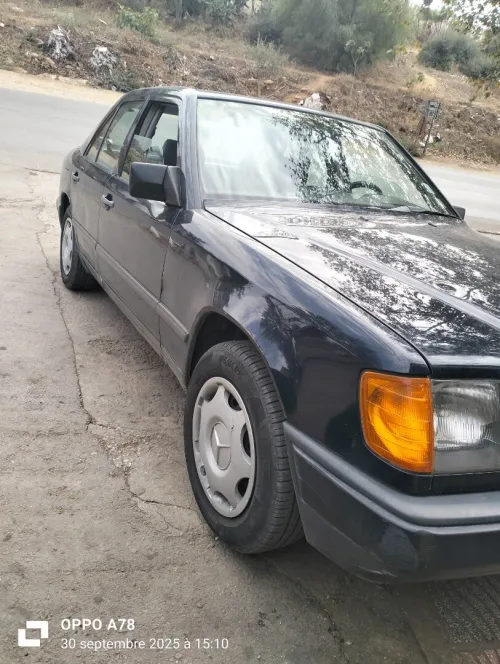 Mercedes Classe E 1987 W124. La 200