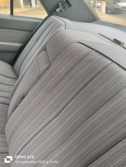 Mercedes Classe E 1987 W124. La 200