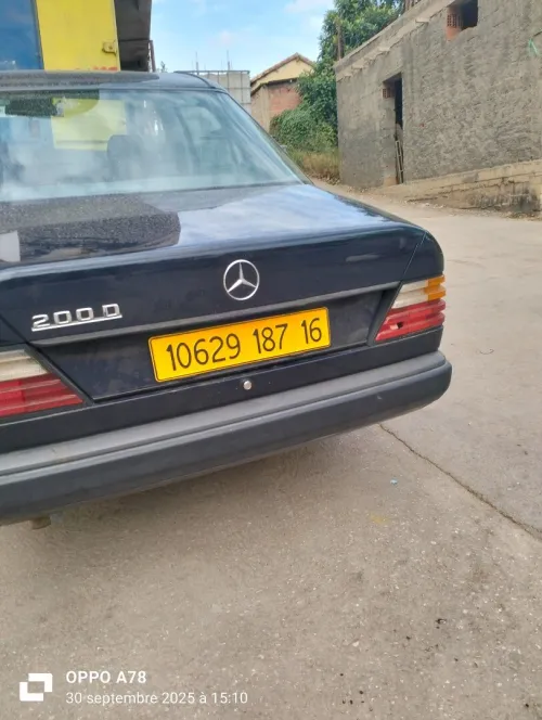 Mercedes Classe E 1987 W124. La 200