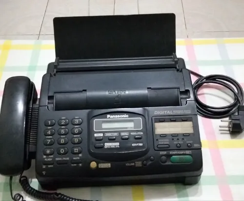 VENDS TÉL/FAX PANASONIC (EN PANNE).