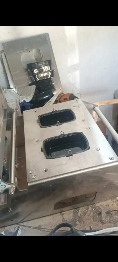 Machine operculeuse soudeuse de goblets et barquttes 