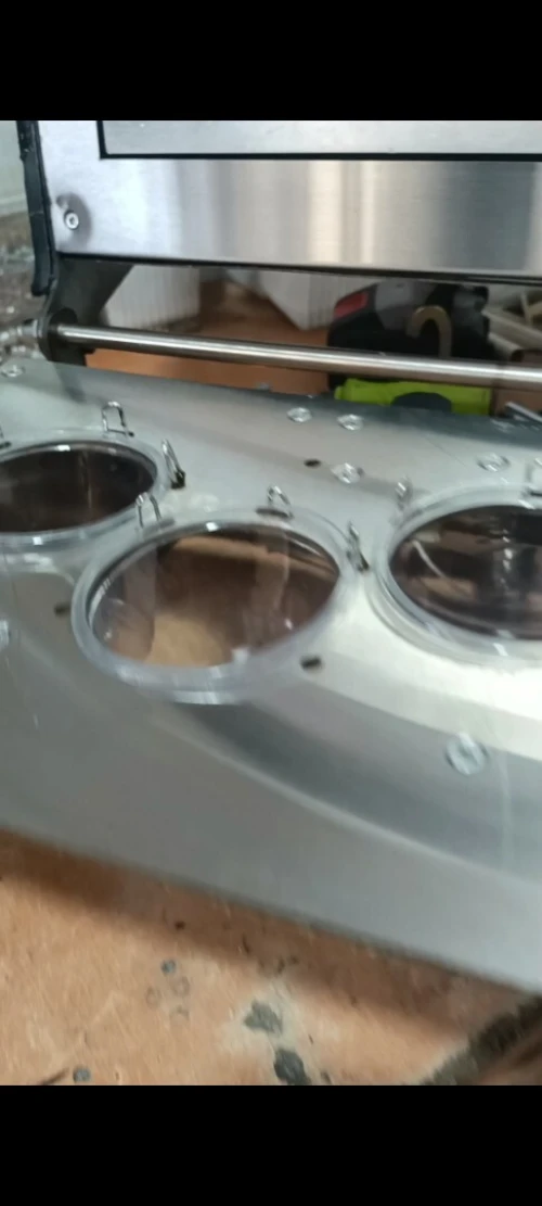 Machine operculeuse soudeuse de goblets et barquttes 