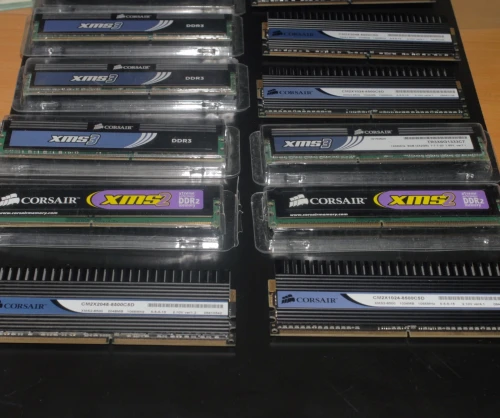 Mémoire RAM CORSAIR et KINGSTON