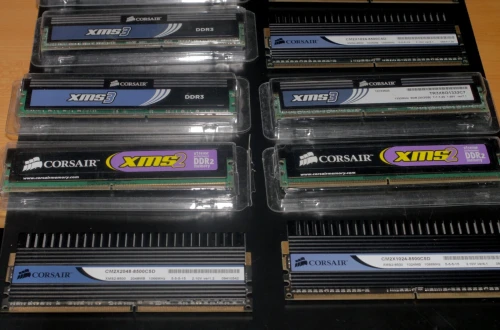 Mémoire RAM CORSAIR et KINGSTON