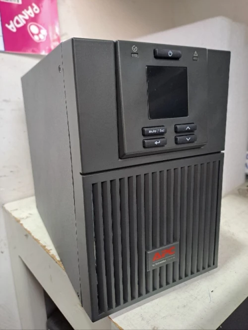 ONDULEUR ON LINE APC SRV1KI 1000VA/800W EASY UPS