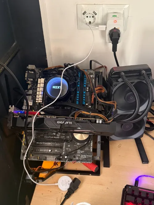 PC Gamer i7 4790K + GTX 1070 8GB + 16GB RAM + 256G NVME