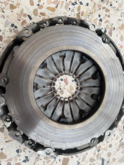Volant moteur plus kit dembrayage dacia sandero3 clio 5