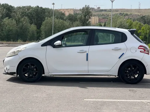 Peugeot 208 2012 Allure