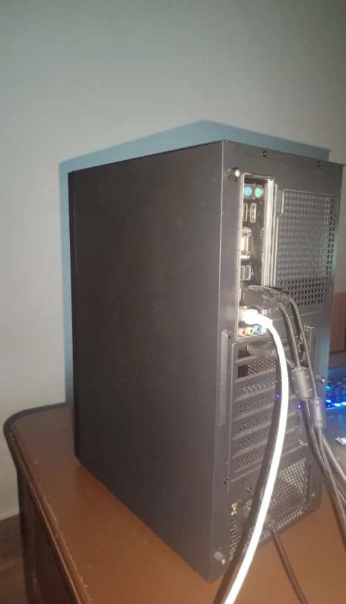 Full Pc Gaming setup (RTX 4060 / i5 13thn Gen - Excellent état)
