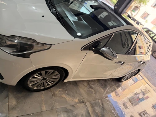 Peugeot 208 2018 Allure Facelift