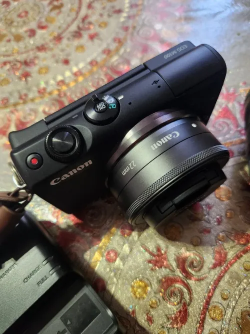 Canon EOS M100 | Objectif 22mm f/2 + Objectif 15-45mm