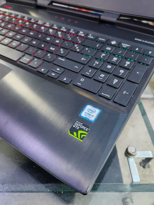 HP OMEN Gamer i5 8th H GTX 1050 Ti 128  SSD  1To  Très propre