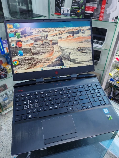 HP OMEN Gamer i5 8th H GTX 1050 Ti 128  SSD  1To  Très propre