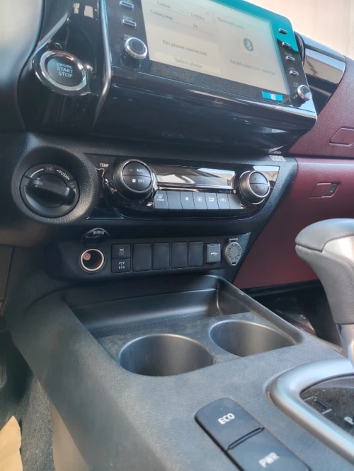 Toyota HILUX OMANI 2025 FULL OPTION