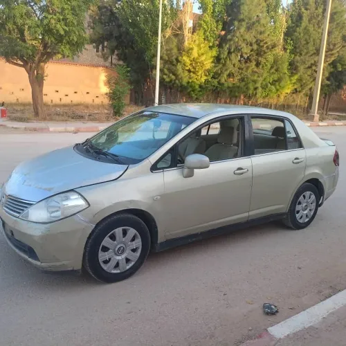 Nissan Tiida 4 portes 2008 Tiida 4 portes