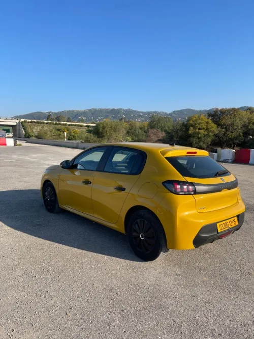 Peugeot 208 2021 208