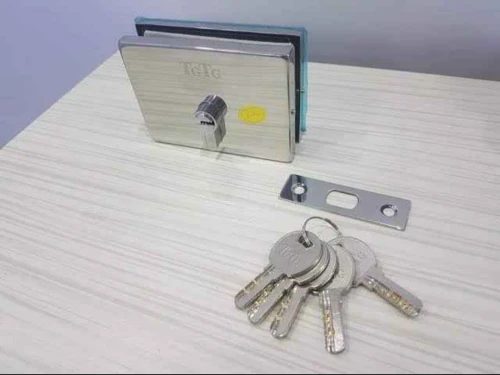 Accessoires de vitrine et cabines de douche
