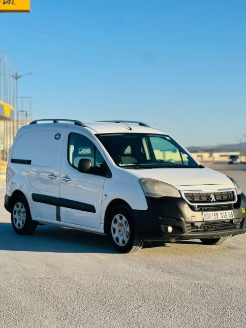 Peugeot B9 2016 