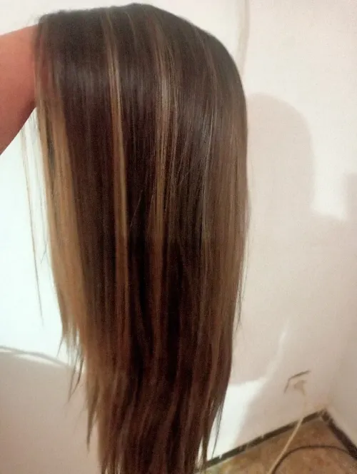 Perruque semi naturelle joudour dentelle balayé doré sur base foncé mèches miels Longue neuve