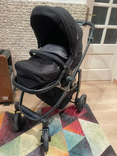 Poussette et siège auto