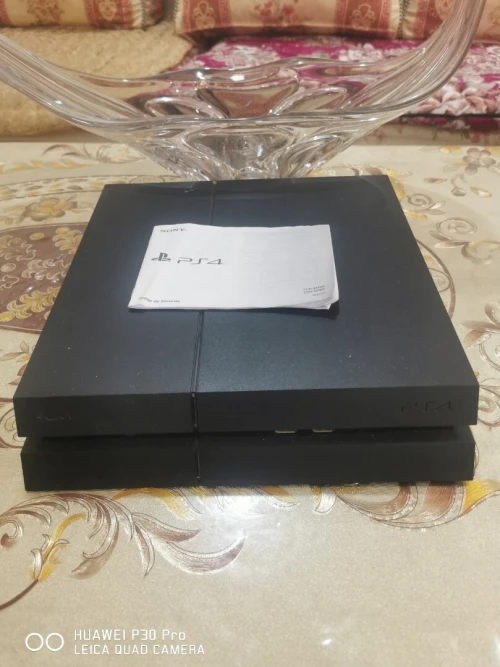 PS4 avec manette d'origine