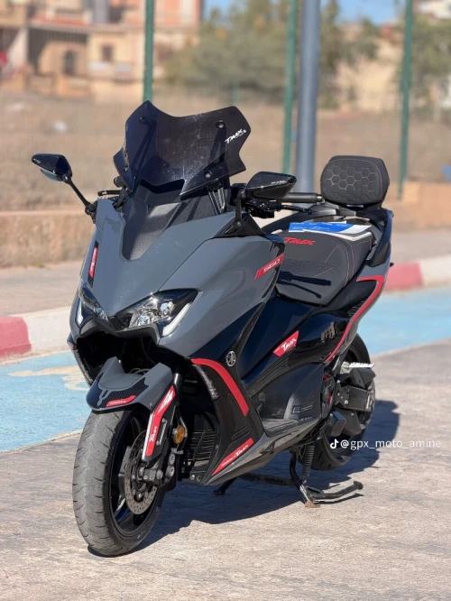 Tmax 560 2022