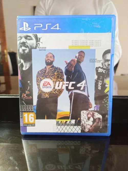 UN PACK DE 8 JEUX PS4 OCCASION -PRIX CHOC