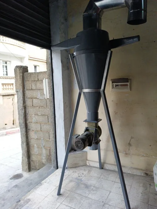 1/ ex tracteur 2.2 kw 2845 r/mn                         2/ syclone avec Écluse rotative 30 r/min