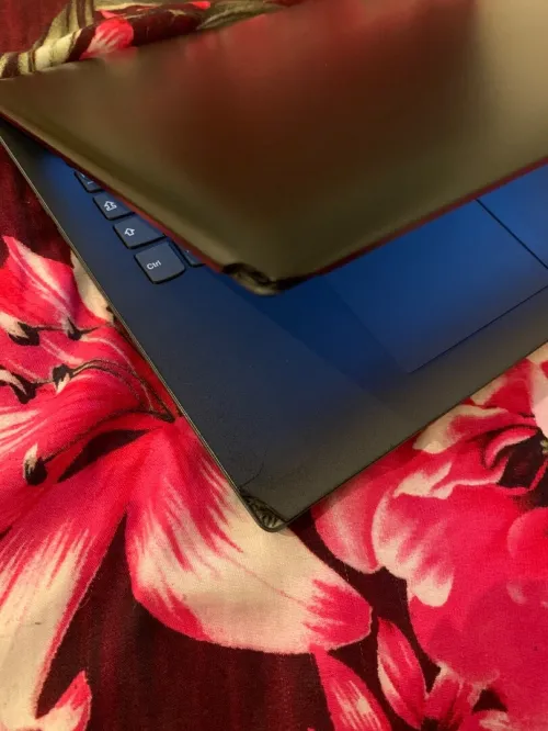 حاسوب Lenovo للبيع إقتصادي و عملي للدراسة و تصفح الإنترنت 