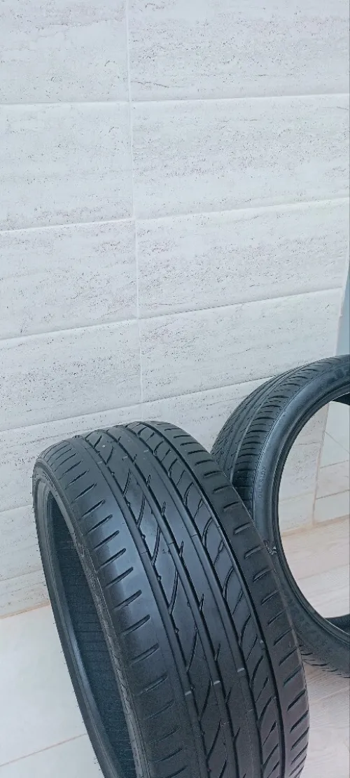 4 Pneus jdad   2 /275/30/R20 2/245/35/R20
