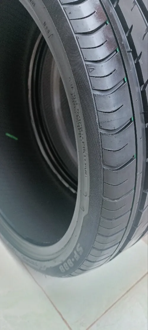 4 Pneus jdad   2 /275/30/R20 2/245/35/R20