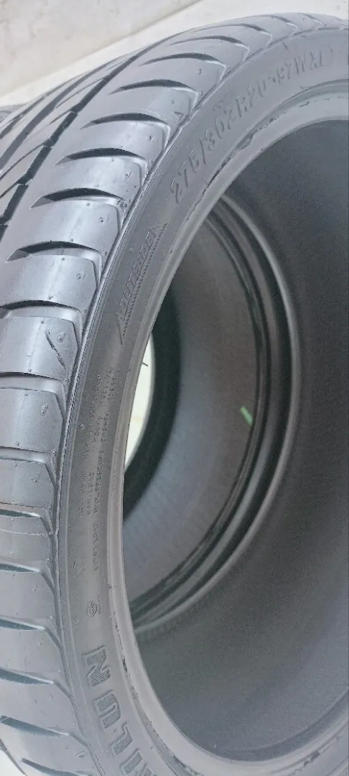 4 Pneus jdad   2 /275/30/R20 2/245/35/R20