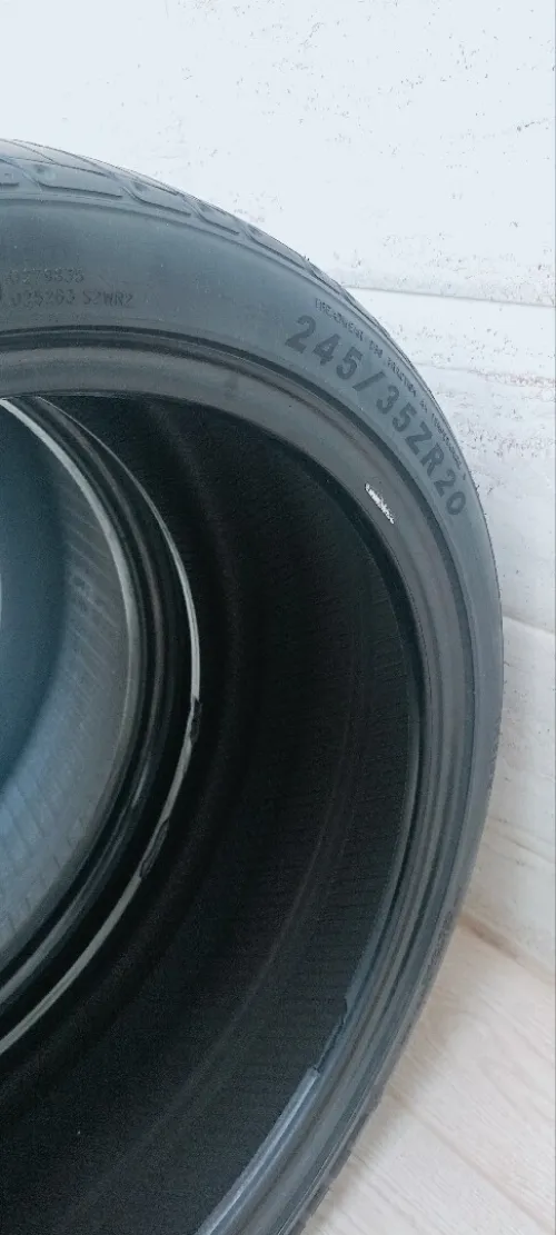 4 Pneus jdad   2 /275/30/R20 2/245/35/R20