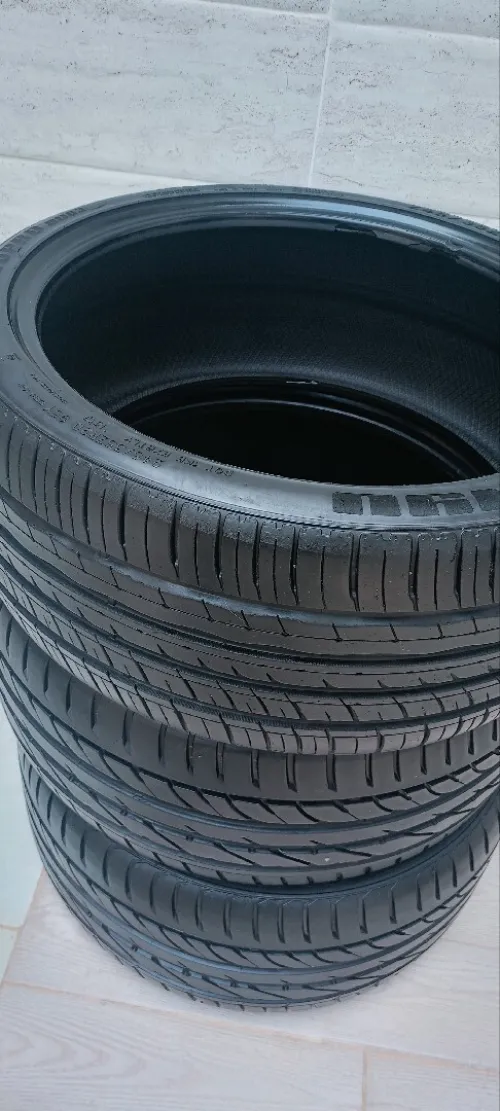 4 Pneus jdad   2 /275/30/R20 2/245/35/R20