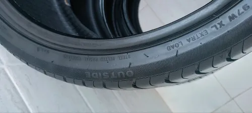 4 Pneus jdad   2 /275/30/R20 2/245/35/R20