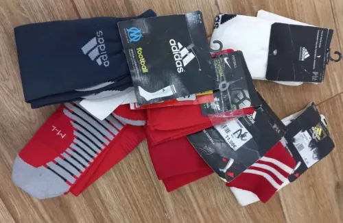 Lot 5 paires de chaussettes marque Adidas & 11 protèges tibia avec socquette 10 taille S & une M