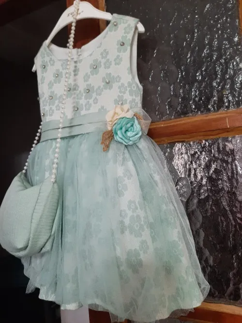 Robe pour fille très peu portée comme neuf, made in Turquie, âge 1 à 2ans